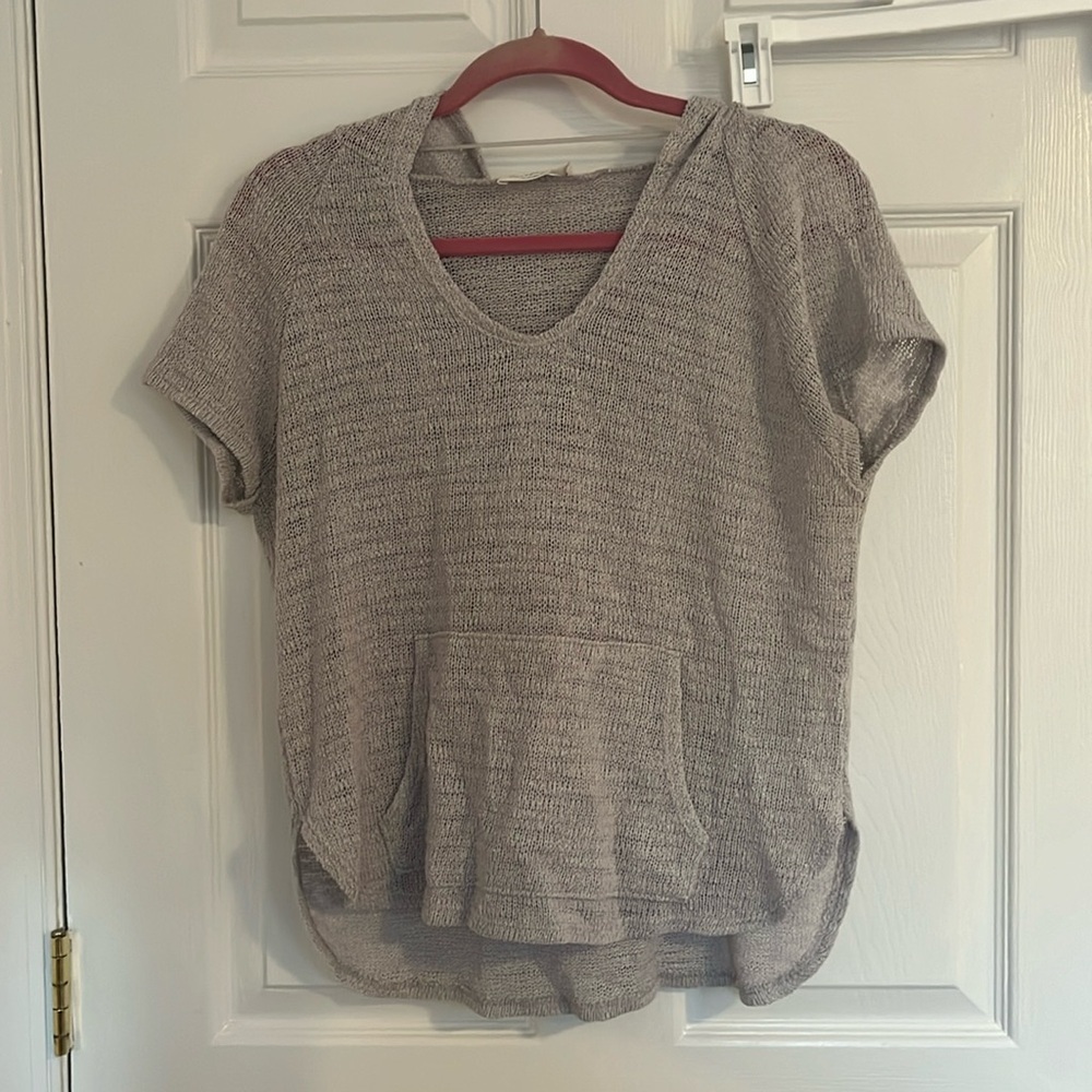 Mesh t-shirt with pockets and hood